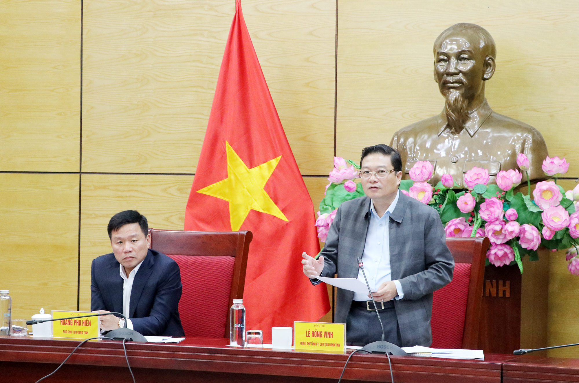 Chủ tịch UBND tỉnh Nghệ An Lê Hồng Vinh chủ trì cuộc họp