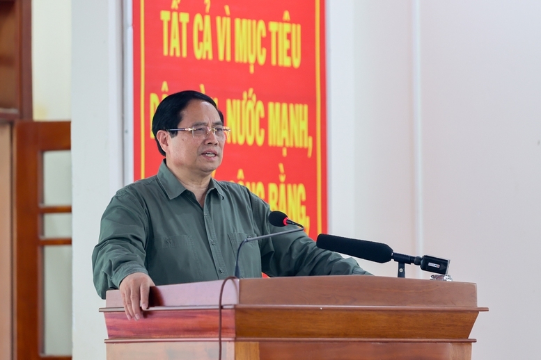 Thủ tướng ghi nhận, đánh giá cao và biểu dương những thành tích mà Đảng bộ, chính quyền, nhân dân tỉnh Gia Lai nói chung, thôn Thắng Kiên, xã Đề Gi nói riêng đã đạt được trong công tác phòng, chống, khắc phục hậu quả thiên tai và công cuộc phát triển kinh tế - xã hội - Ảnh: VGP