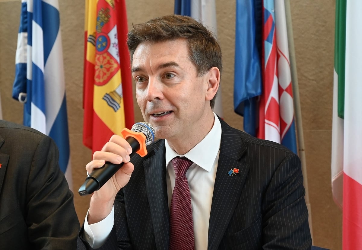 Đại sứ Julien Guerrier: