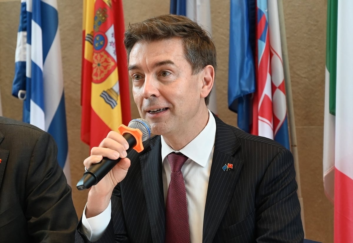 Đại sứ Julien Guerrier: 