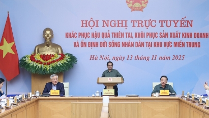 PM urges swift restoration of production to stabilize people's life in storm-hit areas