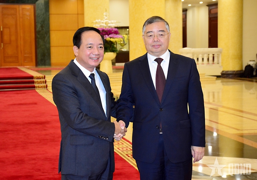 Đồng chí Trịnh Văn Quyết và đồng chí Lý Thư Lỗi. Ảnh: QĐND