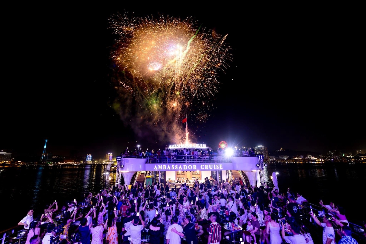 Quảng Ninh&nbsp;bắn pháo hoa liên tục 3 buổi/tuần đến hết năm 2025 nhằm tạo sản phẩm mới cho mùa thu đông.