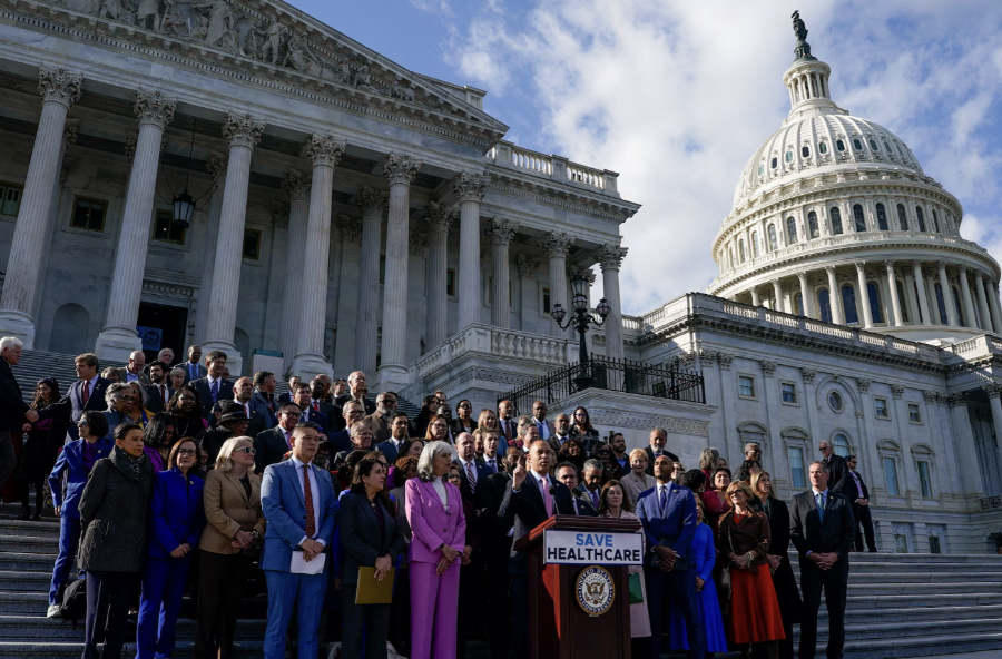 Các nghị sỹ Dân chủ tại Hạ viện Mỹ trước cuộc bỏ phiếu thông qua dự luật ngân sách tạm thời ngày 12/11- Ảnh: Reuters.