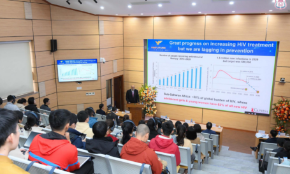 Buổi chia sẻ của GS. Salim S. Abdool Karim - Chủ nhân Giải Đặc biệt VinFuture 2021 tại Trường Đại học Y Hà Nội năm 2023 mang đến nhiều giá trị trong lĩnh vực y học. Ảnh: VFP