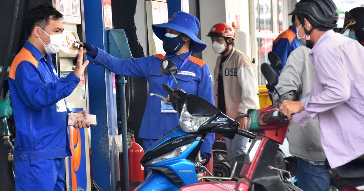 Giá xăng dầu trong nước tăng theo thế giới do biến động nguồn cung