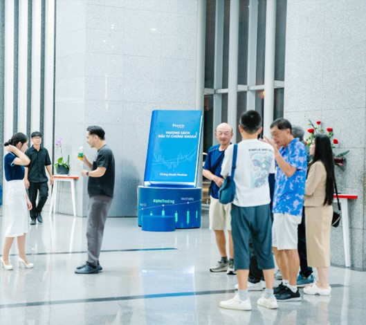 Cuốn sách đã thu hút sự chú ý của nhà đầu tư.