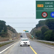 Chính thức mời thầu 2 gói thầu 4.900 tỷ đồng dự án mở rộng cao tốc Cam Lộ - La Sơn
