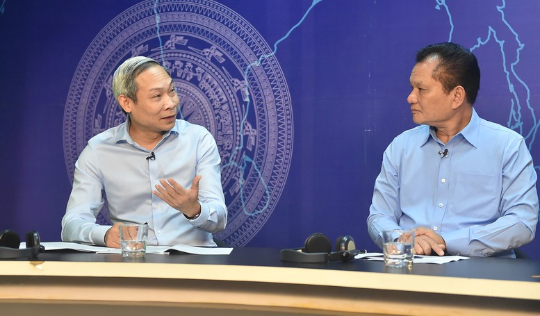 Đại biểu Quốc hội Phan Đức Hiếu và TS. Bùi Sỹ Lợi chia sẻ ý kiến tại tọa đàm - Ảnh: VGP