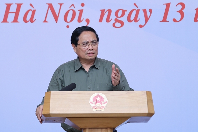 Thủ tướng Phạm Minh Chính đã chủ trì hội nghị trực tuyến khắc phục hậu quả thiên tai, khôi phục sản xuất kinh doanh và ổn định đời sống nhân dân tại khu vực miền Trung - Ảnh: VGP