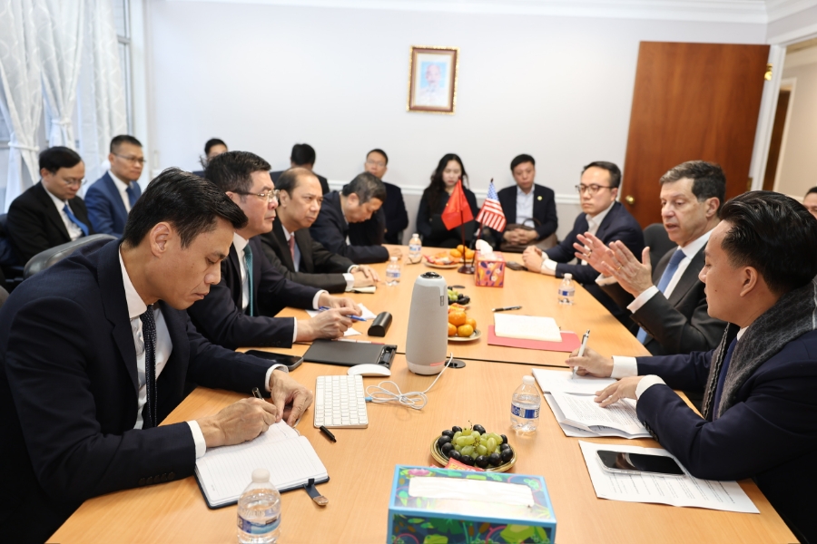 Bộ trưởng Nguyễn Hồng Diên làm việc với ông Joseph (Joe) Damond, Chủ tịch Toàn cầu Chính sách Thương mại Quốc tế và Khoa học.