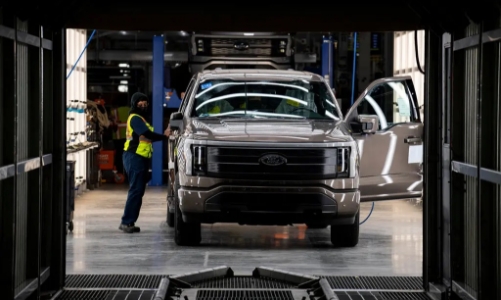 Xe điện hạng sang bị “thất sủng” tại thị trường lớn thứ 2 thế giới 