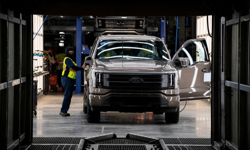 Xe điện hạng sang bị “thất sủng” tại thị trường lớn thứ 2 thế giới 