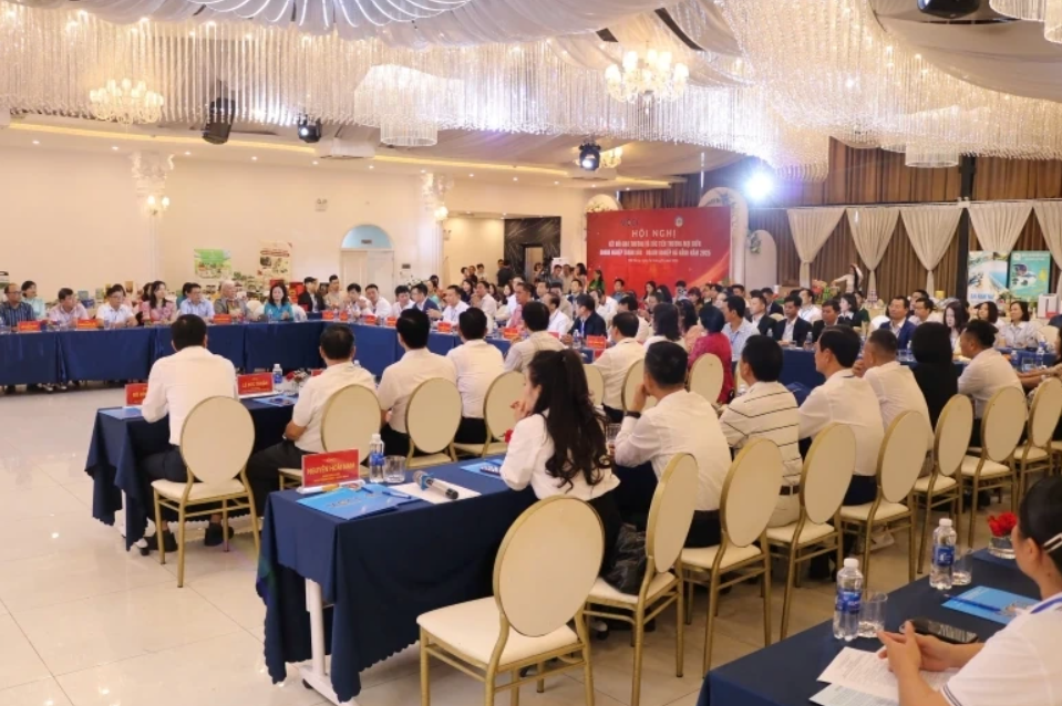 Sự kiện thu hút hơn 100 doanh nghiệp Thanh Hóa và thành phố Đà Nẵng tham gia. Ảnh: Hồng Ngọc