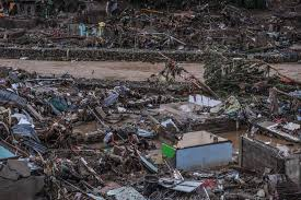 Việt Nam liên tiếp hứng chịu những đợt thiên tai phức tạp, đặc biệt là cơn bão số 13 gần đây.