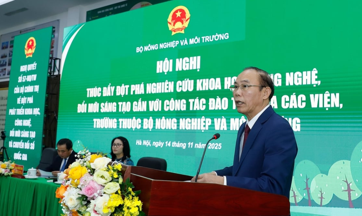 Thứ trưởng Phùng Đức Tiến: 