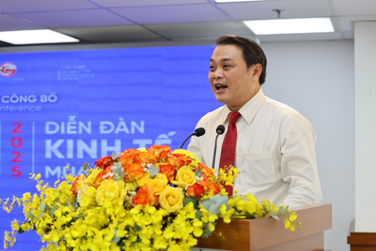 Ông Lê Trường Duy, Giám đốc HCMC C4IR, Phó Trưởng Thường trực Ban tổ chức&nbsp;Diễn&nbsp;đàn, phát biểu tại buổi họp.