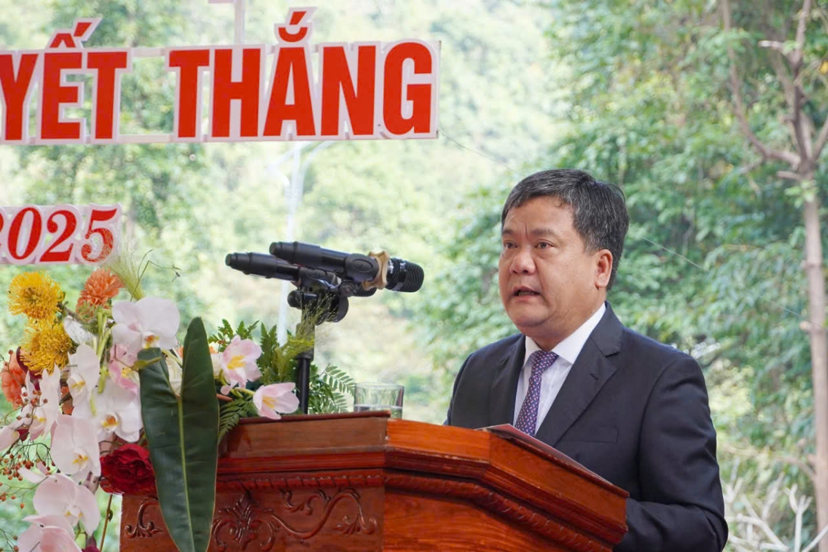 Chủ tịch UBND tỉnh Quảng Trị Trần Phong phát biểu tại buổi lễ. Ảnh: Hồng Lựu