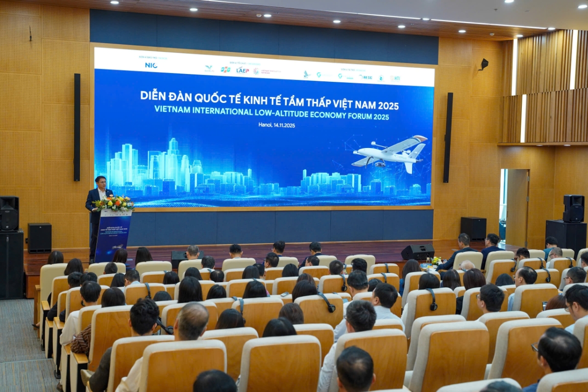 Toàn cảnh diễn đàn.