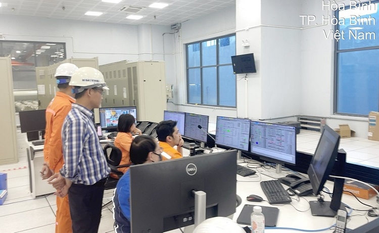 Hòa lưới thành công tổ máy số 2 dự án Nhà máy Thủy điện Hòa Bình mở rộng.