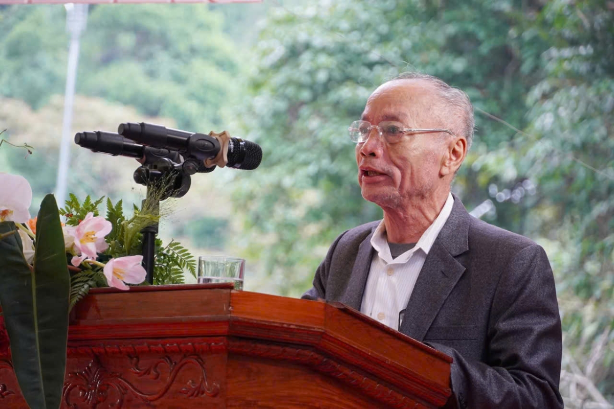 Đại diện thân nhân các gia đình Liệt sĩ phát biểu. Ảnh: Hồng Lựu