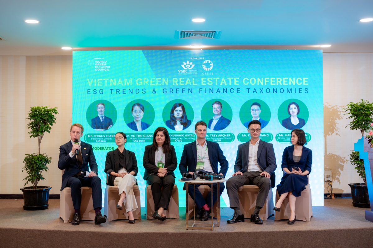 Các chuyên gia, doanh nghiệp thảo luận tại hội thảo.