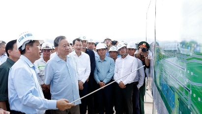 Party leader inspects Long Thanh International Airport project 