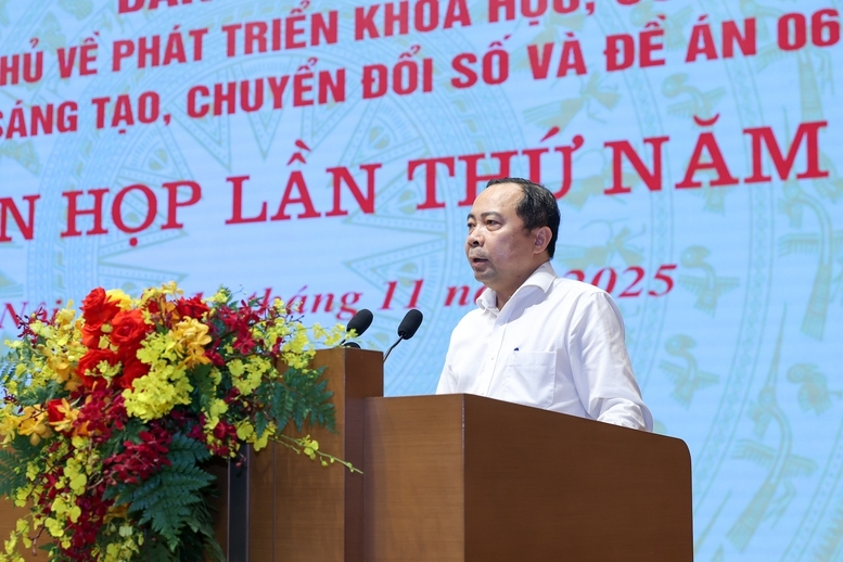 Thứ trưởng Thường trực Bộ Khoa học và Công nghệ Vũ Hải Quân báo cáo tại Phiên họp.