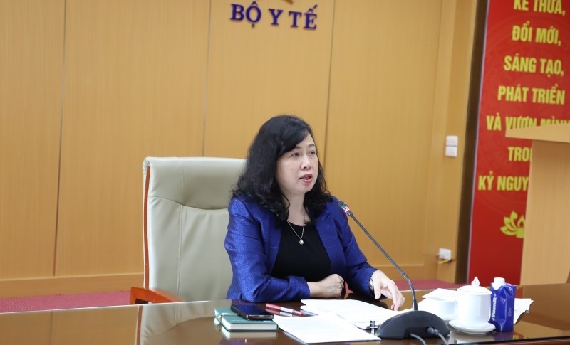 Bộ trưởng Bộ Y tế Đào Hồng Lan chủ trì cuộc họp về nội dung hướng dẫn “Khám sức khỏe định kỳ cho người dân”. Ảnh: Trần Minh.