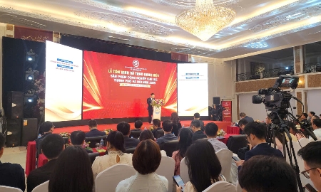 Toàn cảnh Lễ tôn vinh và trao danh hiệu 35 sản phẩm công nghiệp chủ lực của Hà Nội ngày 15/11/2025. Ảnh: Việt An.