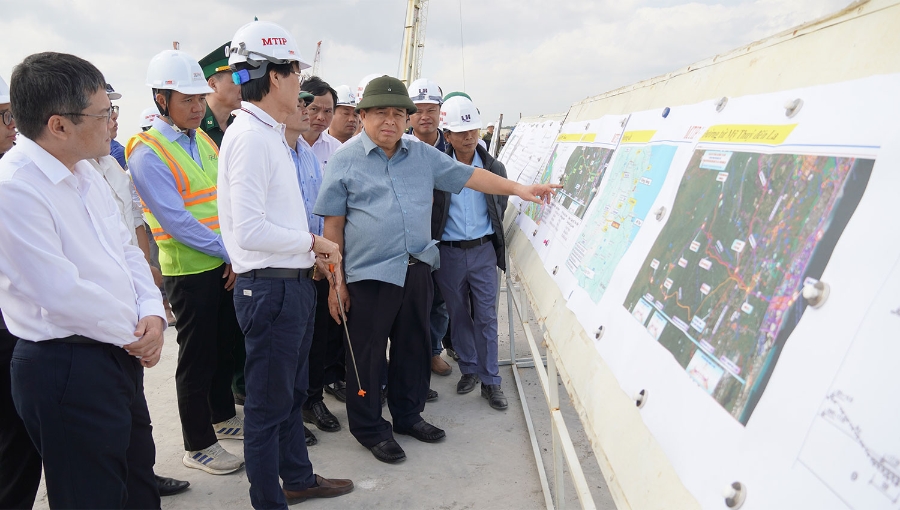 Phó Thủ tướng Chính phủ kiểm tra Dự án Khu bến cảng Mỹ Thủy, tỉnh Quảng Trị
