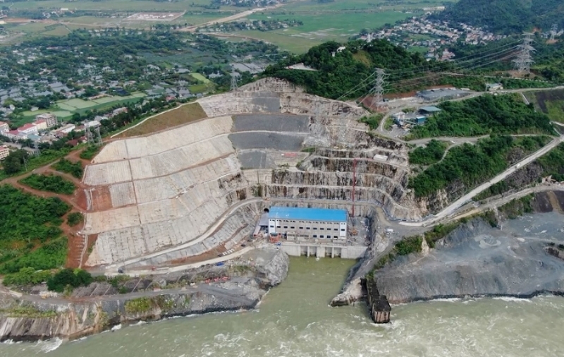 Second turbine of Hoa Binh hydropower plant expansion connected to national grid