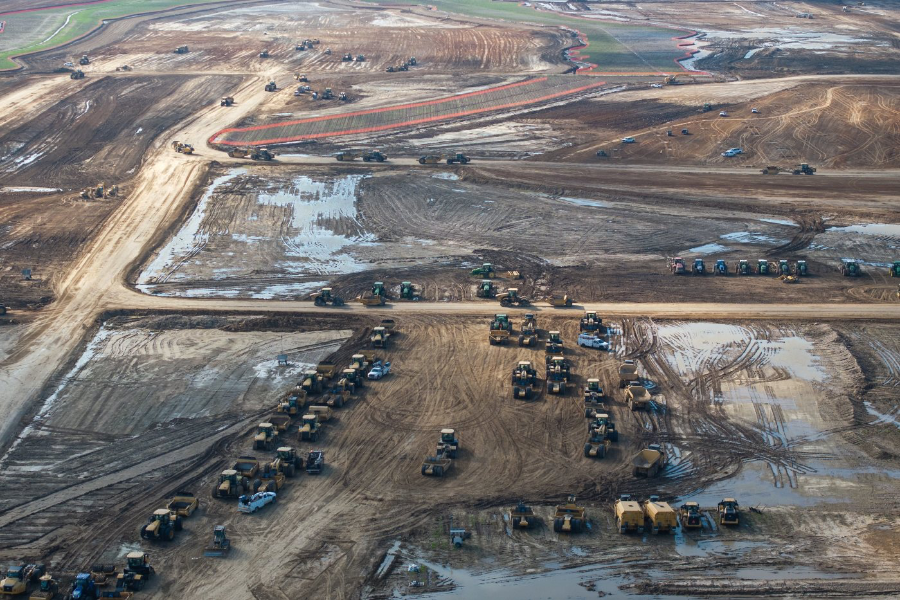 Công trình xây dựng tại địa điểm xây dựng trung tâm dữ liệu Meta mới đầu năm nay. Ảnh: WSJ