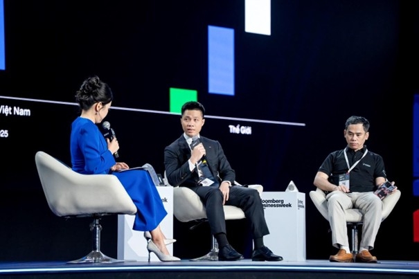 Ông Hà Trung Kiên, Phó Chủ tịch G-Group (giữa) thảo luận tại sự kiện “Vietnam Future Economy Summit 2025”.