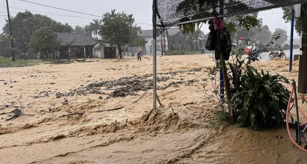 Huế: Mưa lớn kéo dài, kích hoạt các biện pháp ứng phó thiên tai cao nhất 