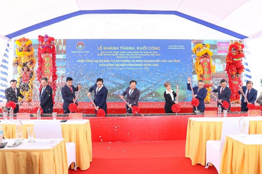 Khởi công Dự án đầu tư xây dựng và kinh doanh kết cấu hạ tầng khu công nghiệp Vinhomes Vũng Áng với tổng mức đầu tư hơn 13.276 tỷ đồng.