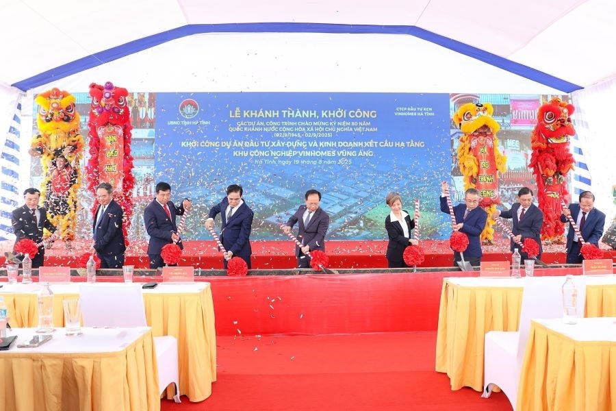 Khởi công Dự án đầu tư xây dựng và kinh doanh kết cấu hạ tầng khu công nghiệp Vinhomes Vũng Áng với tổng mức đầu tư hơn 13.276 tỷ đồng.