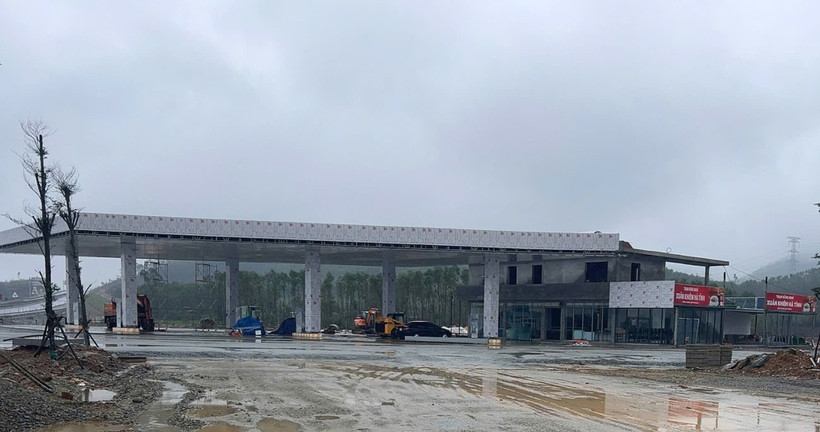Một trạm dừng nghỉ trên tuyến cao tốc Bắc-Nam đang được đầu tư xây dựng. Ảnh: TTXVN