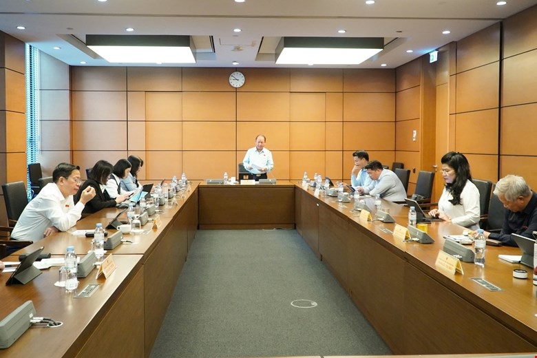 Thảo luận tại tổ về dự thảo "Nghị quyết về một số cơ chế, chính sách đặc thù, vượt trội để thực hiện đột phá phát triển giáo dục và đào tạo". Ảnh: Quochoi.vn.