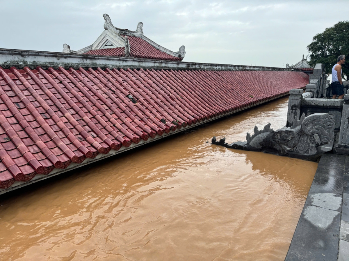 Hình ảnh nước sông Thạch Hãn dâng cao, gây ngập lụt ở phường Quảng Trị, tỉnh Quảng Trị.&nbsp;