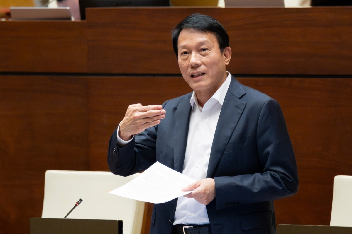 Bộ trưởng Bộ Công an Lương Tam Quang phát biểu giải trình vấn đề đại biểu nêu. Ảnh: Quốc hội.