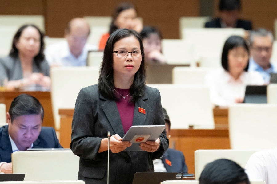 Đại biểu Chu Thị Hồng Thái – Đoàn đại biểu Quốc hội tỉnh Lạng Sơn phát biểu. Ảnh: Quốc hội.