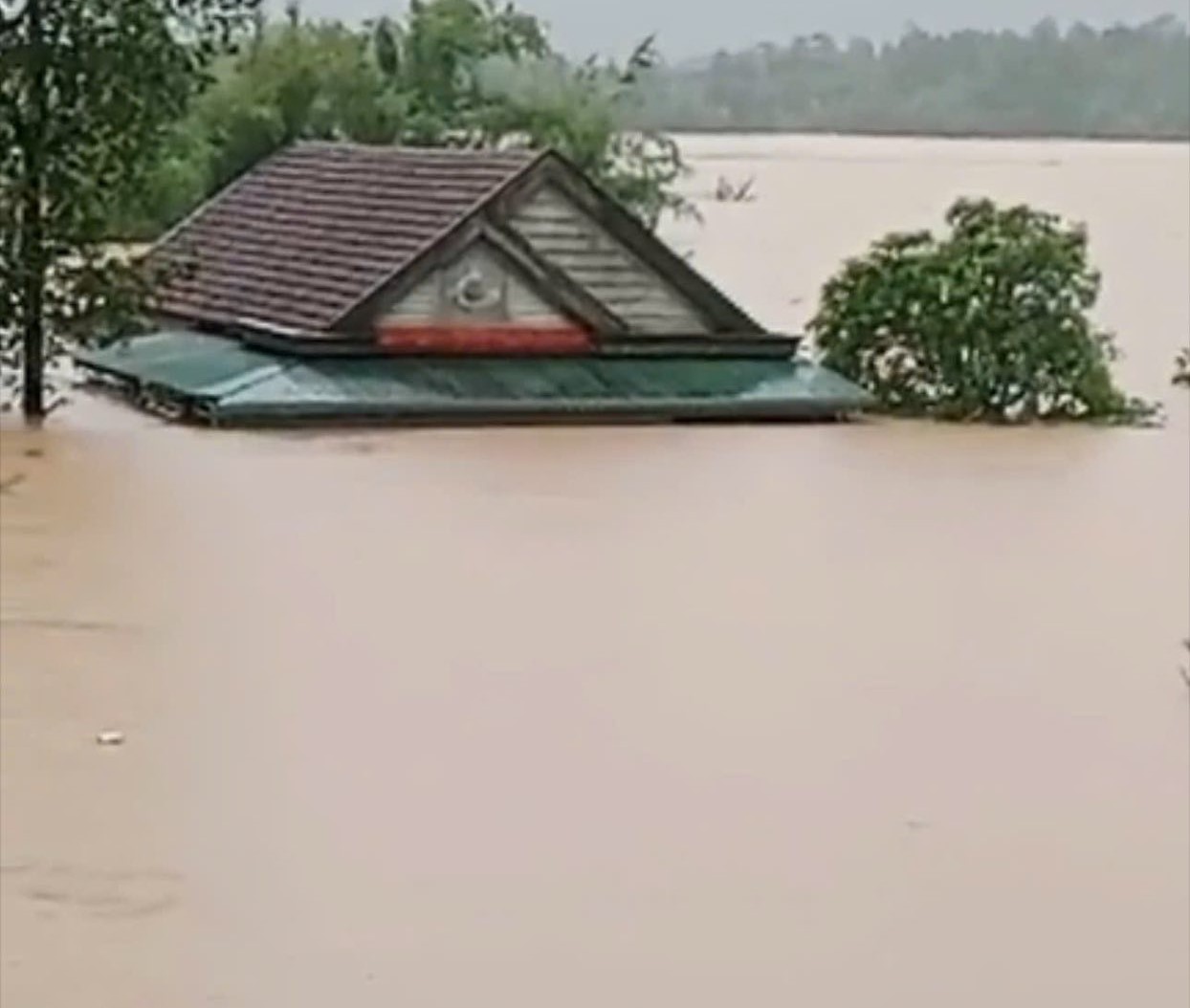 Nhà dân ở thôn Đá Nổi, xã Ba Lòng, tỉnh Quảng Trị bị ngập sâu