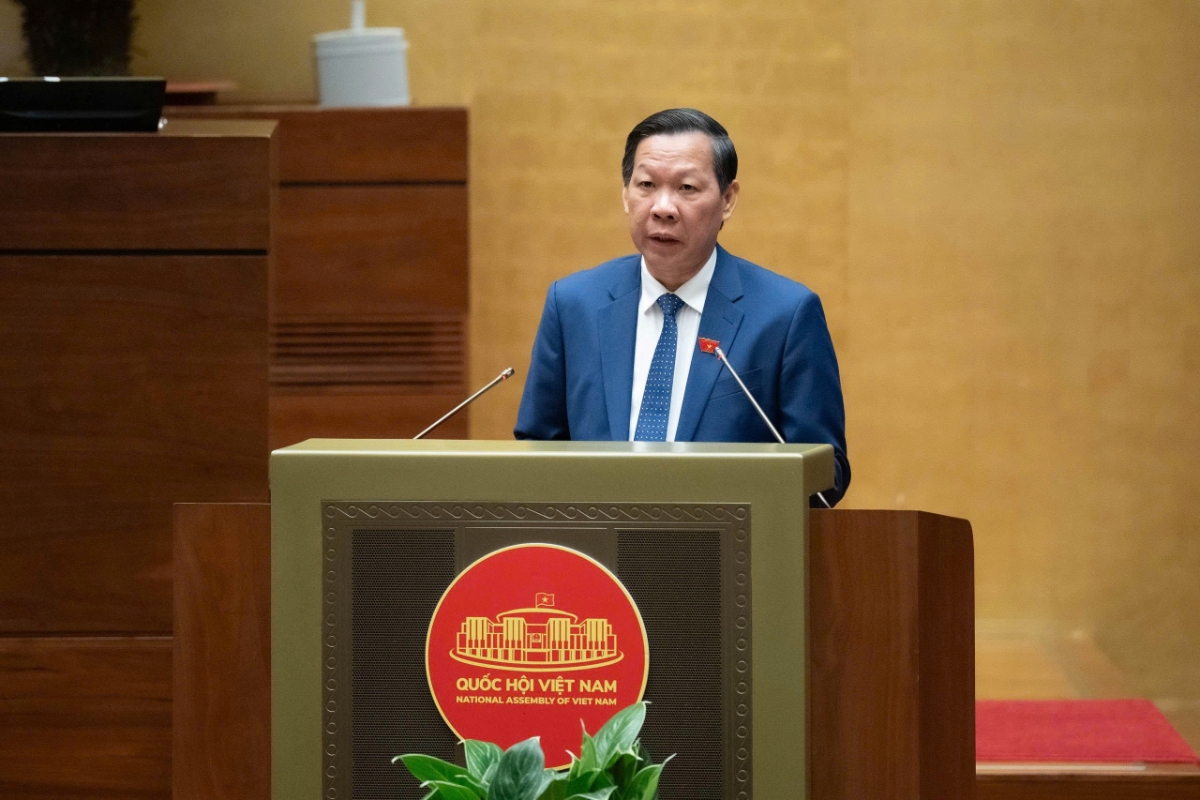 Chủ nhiệm Uỷ ban Kinh tế và Tài chính Phan Văn Mãi trình bày báo cáo Thẩm tra dự án Luật.&nbsp;Ảnh: Quốc hội.