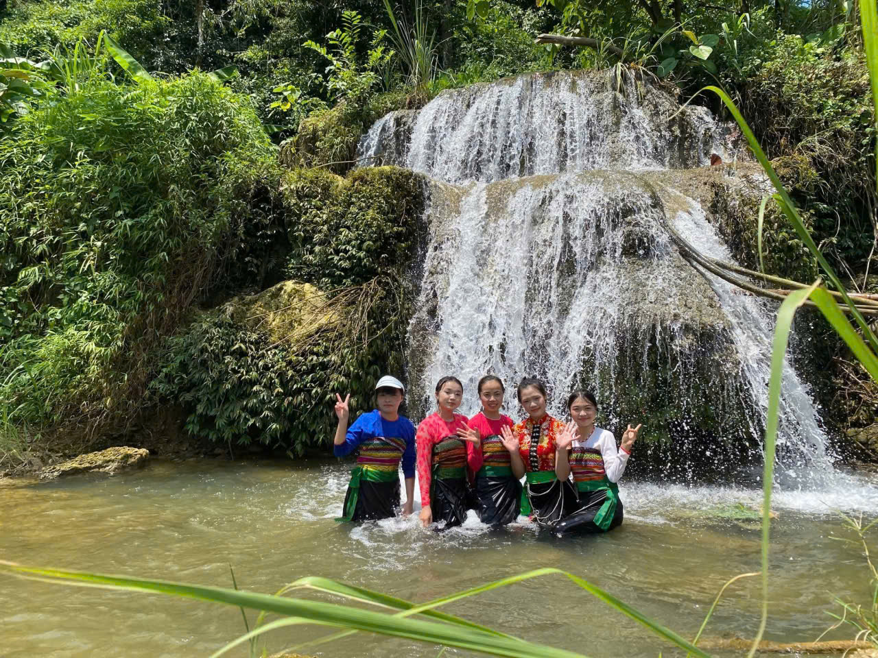 Thác nước Bản Bất