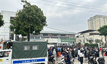 Đông đảo người dân đến nộp hồ sơ đăng ký mua và thuê mua nhà ở xã hội CT3 Kim Chung