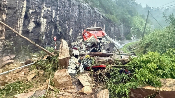 Thủ tướng yêu cầu khẩn trương khắc phục sự cố sạt lở đất tại đèo Khánh Lê