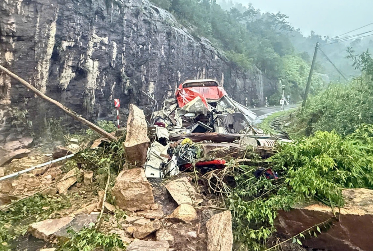 Hiện trường vụ sạt lở đèo Khánh Lê.