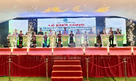 Nghi thức bấm nút tại lễ khởi công dự án xây dựng trường học (Ảnh: danang.gov.vn).