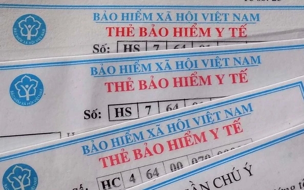 Bắt đầu từ ngày 14/11/2025, toàn bộ học sinh và người từ đủ 65 đến dưới 75 tuổi tại TP.HCM được hỗ trợ 100% phí BHYT. Ảnh minh họa
